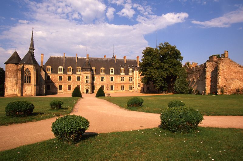 chateau-de-lapalisse-5lacroix-rmy-cdt03.jpg